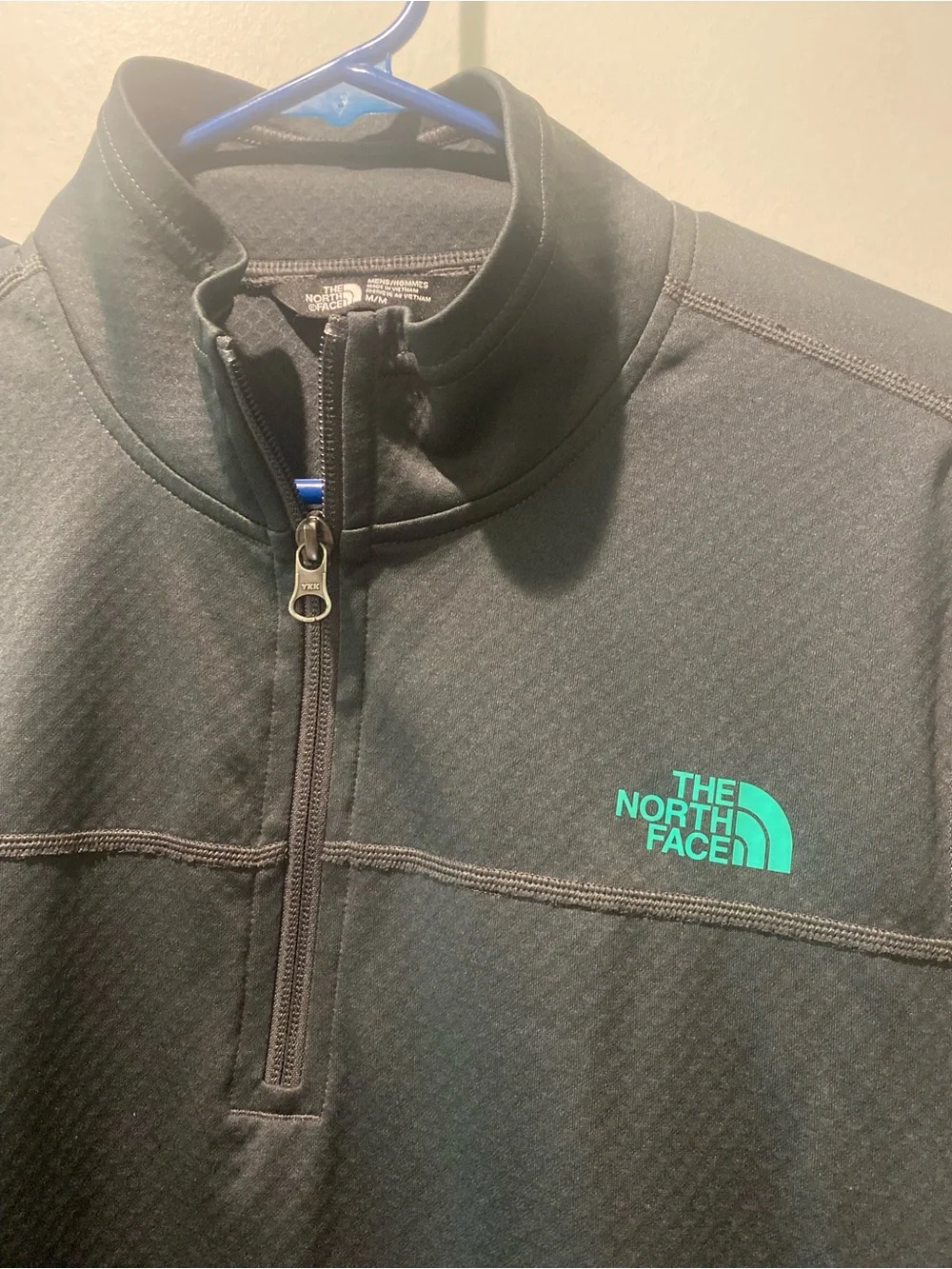 The North Face FlashDry Men's Gray 1/4 Zip Mock Neck Pullover Long Sleeve Size M
